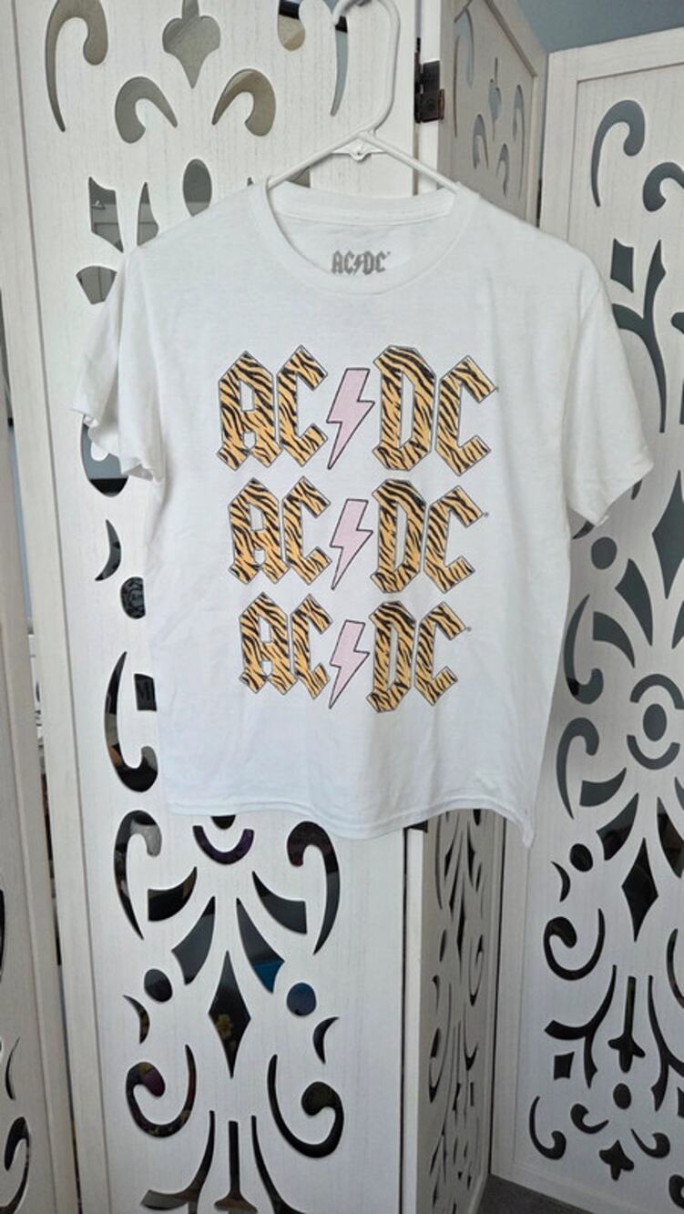 ACDC Graphic Tee White Tiger Print Lightning Bolt Shirt Med Rock Band Tee NWOT